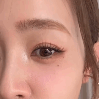 インスタ動画の大沢あかねの目元のアップ画像